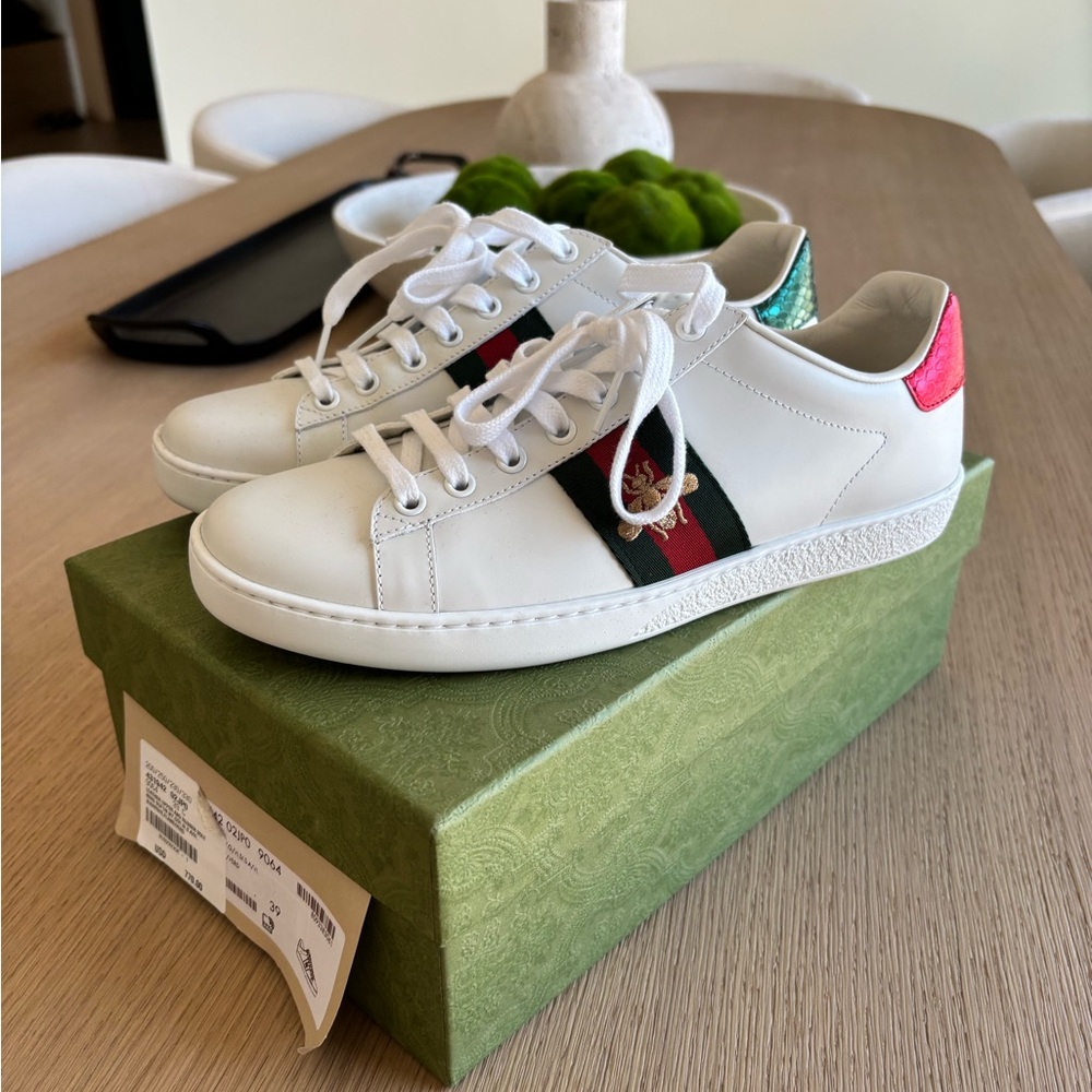 Gucci Women’s White Ace Sneakers with bee BRAND NEW NEVER WORN